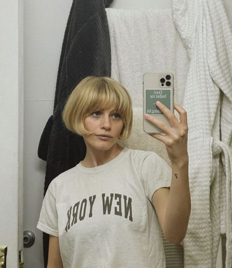 60s Bob With Bangs, 1970s Bob Haircut, Short Blonde French Bob, Short Blonde Bob With Fringe, French Bob With Layers, Blonde Bob Bangs, French Bob Blonde, Short Blonde Bob With Bangs, Blonde French Bob