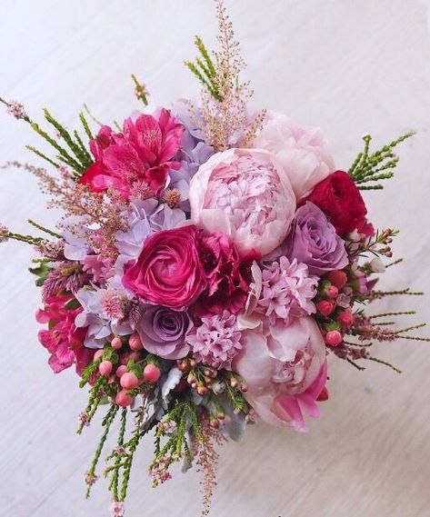 Wedding Party Flowers, Prom Flowers, Wedding Flower Inspiration, Pink Bouquet, Beautiful Flower Arrangements, Bride Bouquets, Wedding Guests, Bridal Flowers, Flower Bouquet Wedding