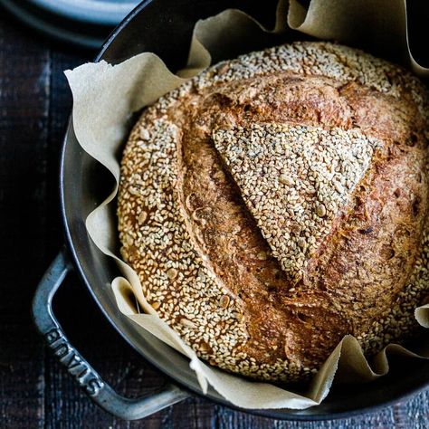 A beginner's guide to the best Sourdough Bread that turns out perfect every time! Best Sourdough Bread, Easy Sourdough Bread, Homemade Sourdough Bread Recipes, Easy Sourdough Bread Recipe, Feasting At Home, Easy Sourdough, Homemade Sourdough Bread, Bread Starter, Homemade Sourdough