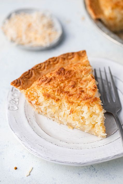 Southern Coconut Pie - Baker Street Society Coconut Cream Pie Easy, Coconut Pie Recipe, Yummy Pie Recipes, Pie Crust Recipe Easy, Coconut Cream Pie Recipes, Summer Pie, Coconut Custard Pie, Coconut Pie, Easy Pie Recipes