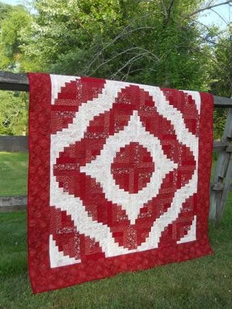 Log Cabin Pattern, Log Cabin Quilt Pattern, Two Color Quilts, Red And White Quilts, The Quilt Show, Log Cabin Quilts, Log Cabin Quilt, Green Quilt, Quilting Inspiration