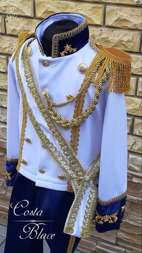 Prince Costume For Boy, Eric Costume, Prince Eric Costume, Principe Eric, Custom Halloween Costumes, Prince Outfit, Boy Cosplay, Prince Charming Costume, Prince Suit