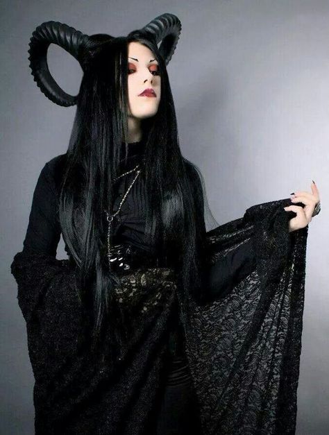 Goth Black Angel Costume, Gothic Clothes, Goth Beauty, Gothic Steampunk, Halloween Hair, Gothic Beauty, Gothic Girls, Dark Beauty, Dark Fashion