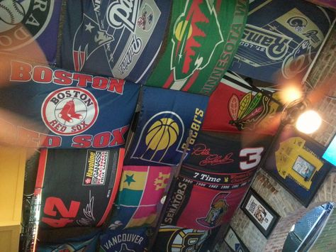 Man cave idea: Team flags on the ceiling Aesthetic Flags For Room, Flags On Ceiling Bedroom, Flags On Ceiling, Flag On Ceiling, College Boy Room, Flag Room Decor, Trey Ceilings, Ceiling Covering, Hanging Flags