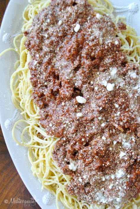 This Greek Spaghetti recipe reminds me of my Yiayia's house for a family dinner. We always hoped Yiayia was making this dish every time we got together... Greek Spaghetti With Chicken, Greek Style Spaghetti, Greek Spaghetti Squash, Oven Baked Mediterranean Spaghetti, Greek Spaghetti, Cento Spaghetti Sauce, Macaroni Cheese Recipes, Greek Seasoning, Greek Pasta