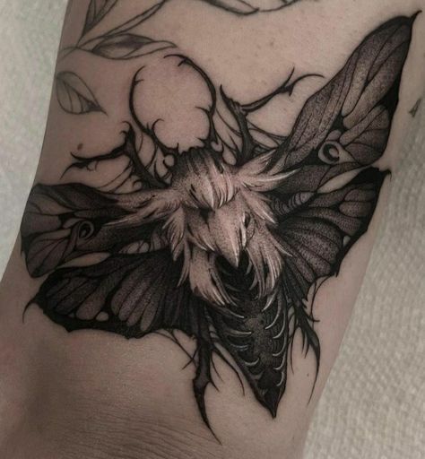 Pet Tattoo Ideas, Pet Tattoos, Avatar Tattoo, Moth Tattoo Design, Insect Tattoo, Tattoo Photography, Moth Tattoo, Leg Sleeve Tattoo, Tattoo Portfolio