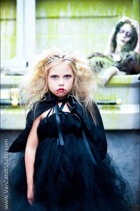 Vampire Diva Costume by Corrina Creation's  Photography by VanZandt Studios --K wants to be a vampire. Vampire Costume Kids, Girls Vampire Costume, Halloween Boutique, Hairstyle For Kids, Vampire Costumes, Pageant Wear, Hallowen Ideas, Diy Kostüm, Vampire Costume