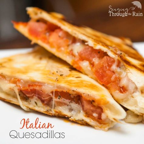 Quesadilla Board, Italian Quesadilla, Quesadilla Maker Recipes, Quesadilla Recipes Easy, Quesadilla Maker, Egg Bread, Quesadilla Recipe, Recipe Italian, Electric Griddle