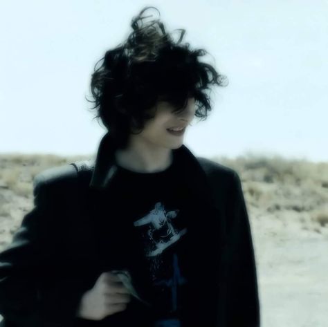 Boris Pavlikovsky, Finn Wolfhard, Hair, Black