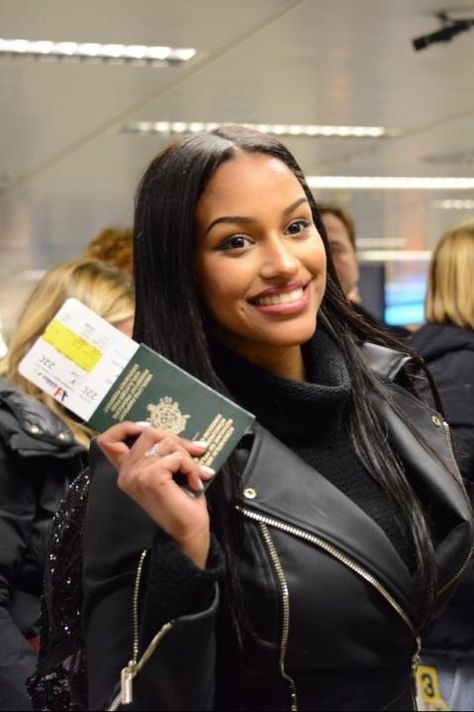 2014 Black Woman Aesthetic, Fanny Neguesha, Brunette Aesthetic, Black Ponytail Hairstyles, Gym Clothes Women, Black Femininity, Hair Cover, Model Face, Baddie Makeup