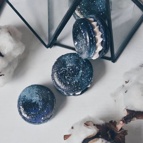 Galaxy – Macarons | Not Fairy Legit Space Themed Macarons, Celestial Macarons, Celestial Party Food, Star Macarons, Celestial Masquerade, Galaxy Macarons, Le Macaron, Starry Night Wedding, Magic Party