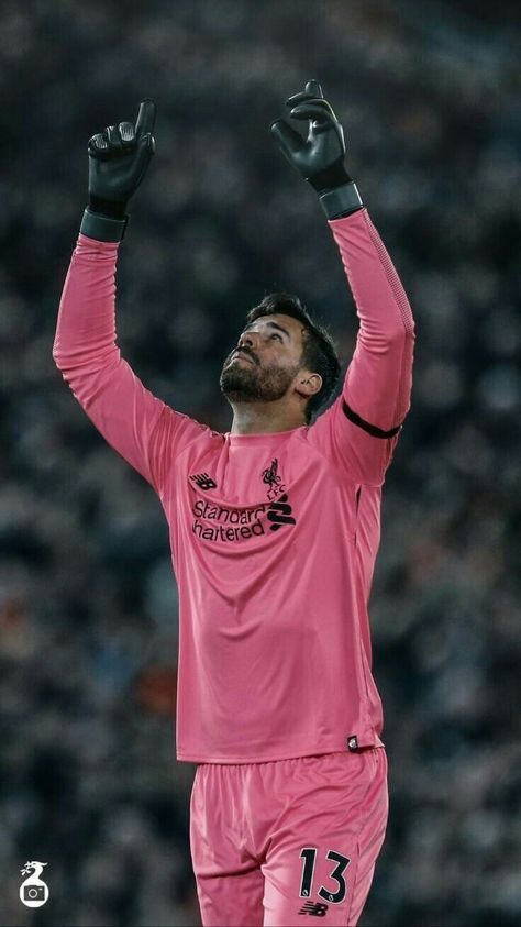 Goalkeeper Aesthetic, Goalkeeper Wallpaper, Goalkeeper Saves, Liverpool Goalkeeper, Football Goalkeeper, Brazil Team, Soccer Style, Liverpool Wallpapers, Cr7 Wallpapers