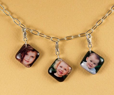 résine Photo Charms Diy, Resin Photo, Amazing Resin, How To Make Resin, Resin Jewelry Diy, Jewerly Making, Jewelry Resin, Photo Charms, Resin Tutorial