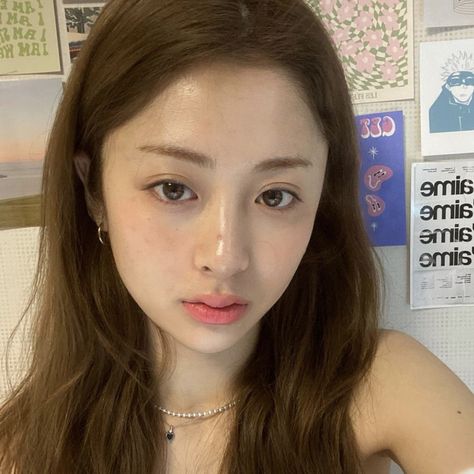 Yunjin Pfp, Pfp Dog, Pfp Black, Yunjin Icon, Last Minute Birthday Gifts, Huh Yunjin, Icon X, Self Portrait Poses, Best Icons