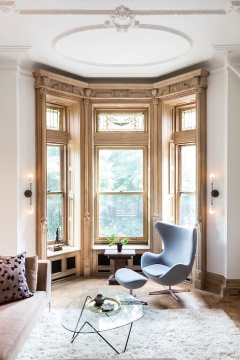 Dream Homes: 5 Truly Beautiful New York Brownstones | Apartment Therapy New York Brownstone, Design Apartment, Design Living Room, Style At Home, On The Floor, Bedroom Inspo, Design Case, Bay Window, Large Windows