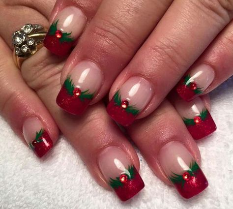 15 Striking Red Christmas Nail Ideas for 2023 - thepinkgoose.com Green Christmas Nails, Festive Nail Designs, Emerald Nails, Green Nail Art, Red Christmas Nails, Holiday Nail Designs, Green Nail Designs, Cute Christmas Nails, Christmas Nails Easy