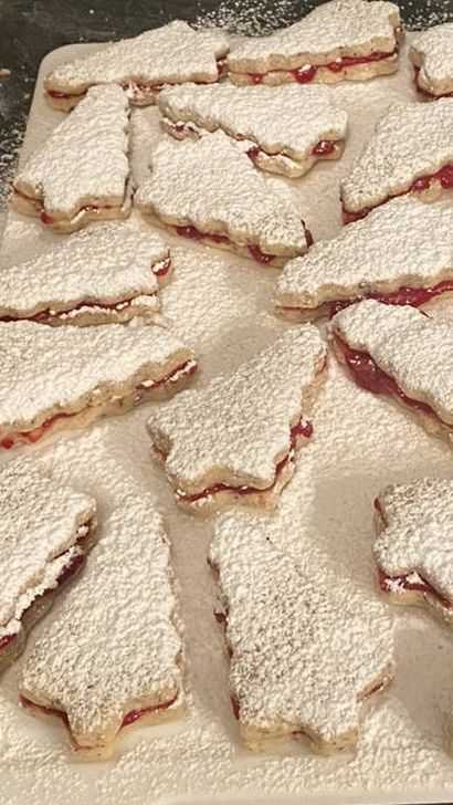 Pillsbury Christmas Cookies Aesthetic, Christmas Recipes Aesthetic, Christmas Treats Aesthetic, Christmas Aesthetic Cookies, Cold Christmas Aesthetic, Winter Party Aesthetic, Winter Core Aesthetic, Aesthetic Christmas Cookies, Cookies Christmas Aesthetic