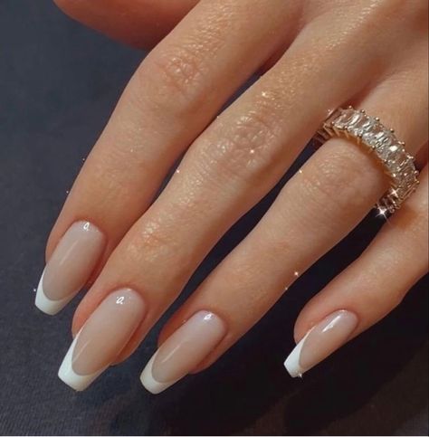 Classic Nails, Neutral Nails, Elegant Nails, Minimalist Nails, Classy Nails, Pretty Acrylic Nails, Chic Nails, French Tip Nails, Best Acrylic Nails