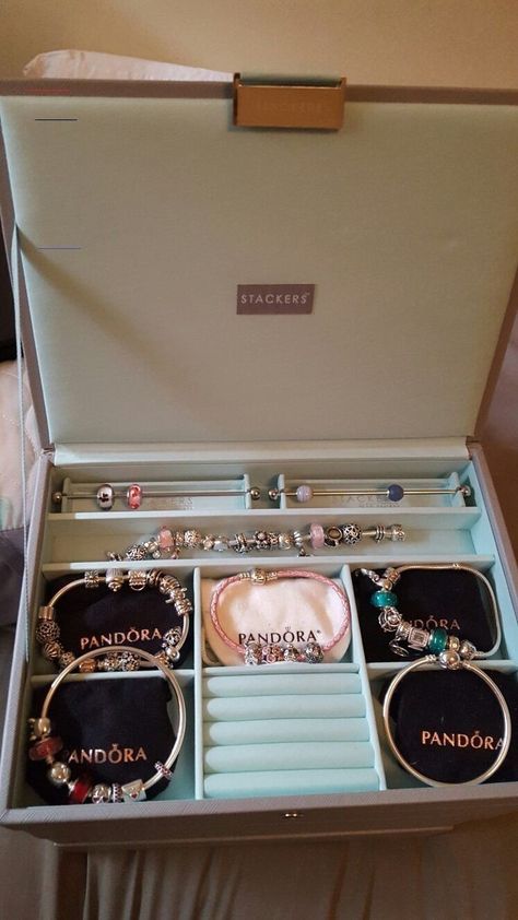 Stackers Jewelry Boxes, Pandora Jewellery Boxes, Jewellery Box Aesthetic, Jewellery Pandora, Pandora Bracelet Charms Ideas, Stackers Jewellery, Pandora Bracelet Designs, Pandora Jewelry Charms, Kevin Gates