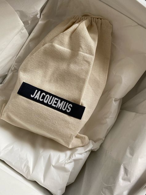 Jacquemus Packaging, Paper Carrier Bags, Football Wags, Clothing Packaging, Jewelry Box Diy, Cool Packaging, Swimsuit Collection, Fashion Cover, Sustainable Packaging