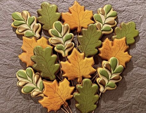 Autumn Leaf Cookies Decorated, Fall Leaf Cookies Decorated, Fall Decorated Cookies Royal Icing, Leaf Cookies Decorated, Fall Leaves Sugar Cookies, Fall Leaves Cookies, Fall Leaf Cookies, Pinecone Cookies, Thanksgiving Cookies Decorated