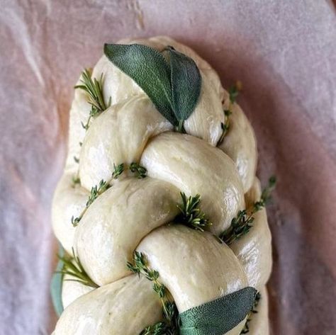 Sourdough Challah, Bread Shapes, How To Braid, Bread Shaping, Challah, Bread Flour, Sunflower Oil, Beautiful Food, How To Make Bread