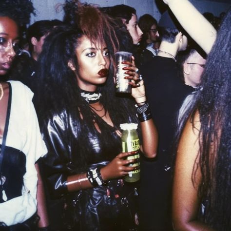 Black Goth Makeup, Goth Outfit Inspo, Metal Concert, Afro Goth, Goth 90s, Metal Goth, Afro Punk Fashion, Black Vampire, Art App