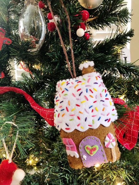 Gingerbread House Felt Ornament, Embroidered Gingerbread House, Felt Gingerbread House Ornament, Felt Gingerbread Ornaments, Diy Felt Ornaments, Felt Gingerbread House, Gingerbread House Ornaments, Boy Activities, Gingerbread House Ornament