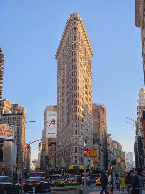 New York Flat, Flatiron Building Nyc, Flat Iron Building, Flatiron Building, Cellphone Wallpaper Backgrounds, New York Life, City Photography, Cellphone Wallpaper, Flat Iron