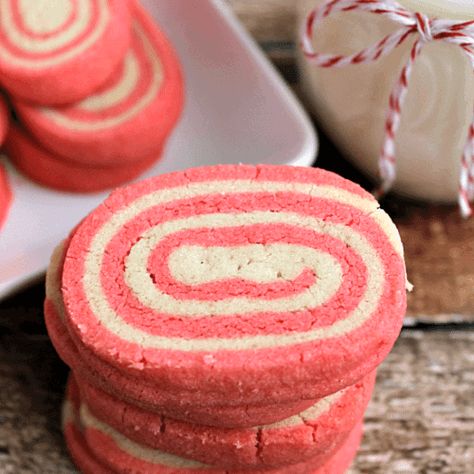 Peppermint Pinwheels - Julie's Eats & Treats ® Peppermint Pinwheels, Christmas Snack, Pinwheel Recipes, Popular Food, Simple Food, Cookie Flavors, Easy Food, Cookies Recipes Christmas, Special Recipes