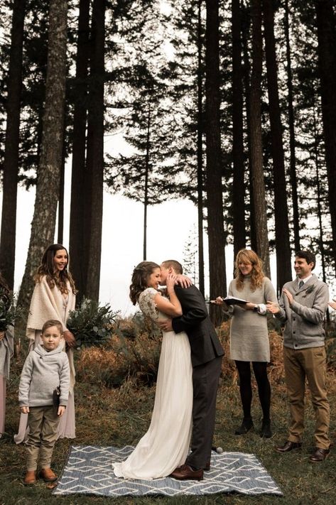 Find all of the adventure wedding inspiration you need with this intimate Columbia River Gorge wedding in the woods of Skamania, Washington. Wedding Cabin, Airbnb Wedding, Cabin Wedding, Pnw Wedding, Intimate Wedding Ceremony, Elopement Ceremony, Wedding Winter, Ceremony Inspiration, Columbia River Gorge