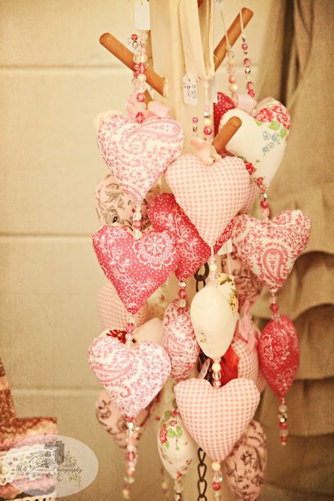 Fabric Hearts How To Make, Valentines Tea Party, Vintage Valentine Crafts, Valentine Tea, Shabby Chic Hearts, Lavender Fabric, Valentine Tree, Diy Valentines Decorations, Valentine Projects