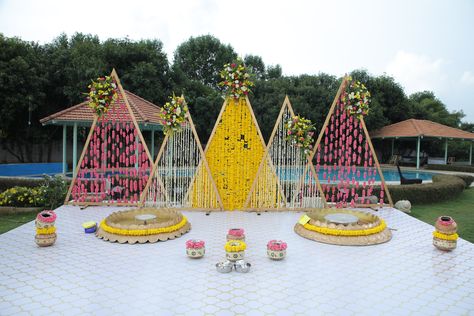 Haldi Carnival, Haldi Theme, Haldi Decorations, A Frame Design, Decor With Flowers, Haldi Ceremony Decorations, Haldi Decor, Traditional Wedding Decor, Haldi Ceremony