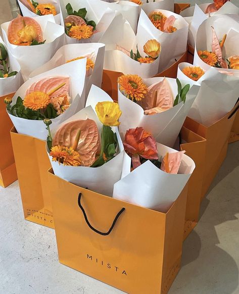 Flower Pop Up Store, Flower Packaging Design, Florist Business, Floral Packaging, Nyc Florist, Craft Market Display, Anthurium Flower, Line Art Flowers, Flower Branding