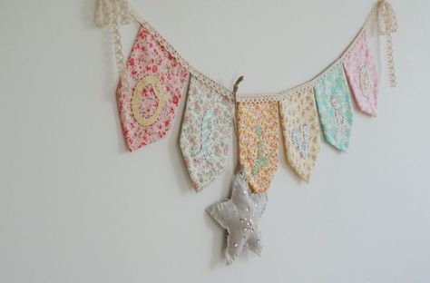 twinkle little star--love the banner Fete Ideas, Bunting Diy, Name Bunting, Nursery Bunting, Banner Ideas, Birthday Bunting, Name Banner, Fabric Bunting, Banners Buntings