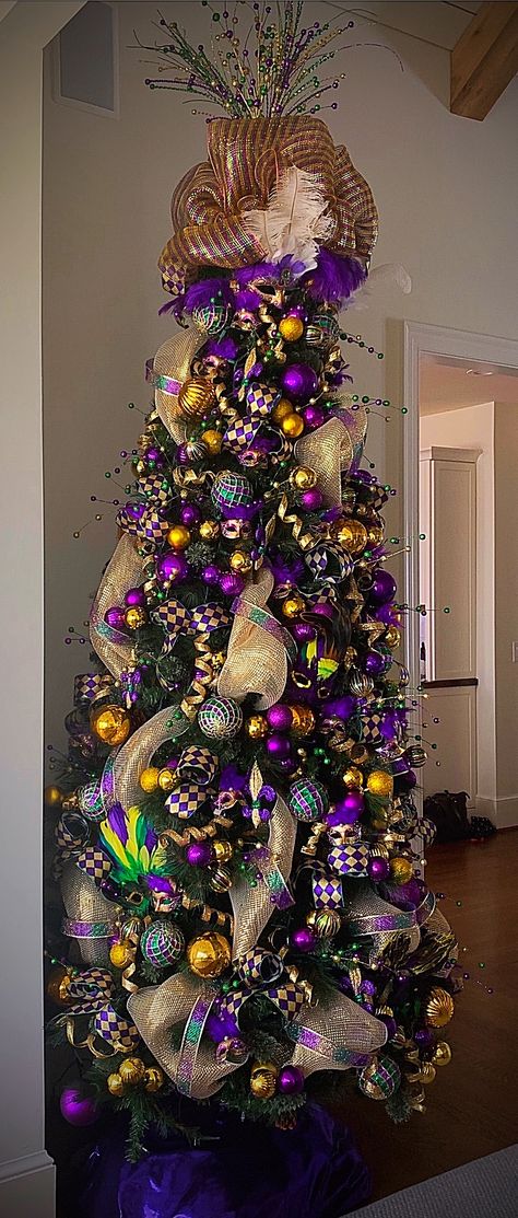 Mardi Gras Christmas Trees, Mardi Gras House Decor, Mardi Gras Christmas Decorations, New Orleans Christmas Tree, Mardi Gras Trees Ideas, Mardi Gras Office Decorations, Mardi Gras Christmas Tree Ideas, Mardi Gras Tree Decoration, Mardi Gras House Decorations