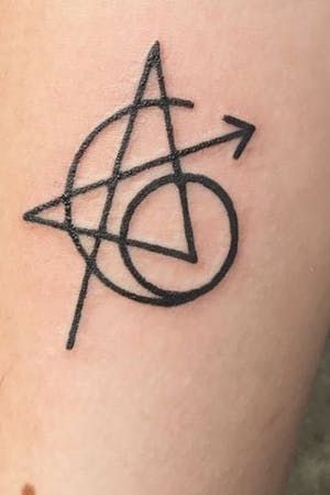 Avengers Symbol Tattoo, Avengers Small Tattoo, The Avengers Tattoo, Meaningful Marvel Tattoos, Avengers Tatoos, Marvel Tattoo Minimalist, Simple Iron Man Tattoo, Mcu Tattoo Ideas, Tony Stark Tattoo Ideas