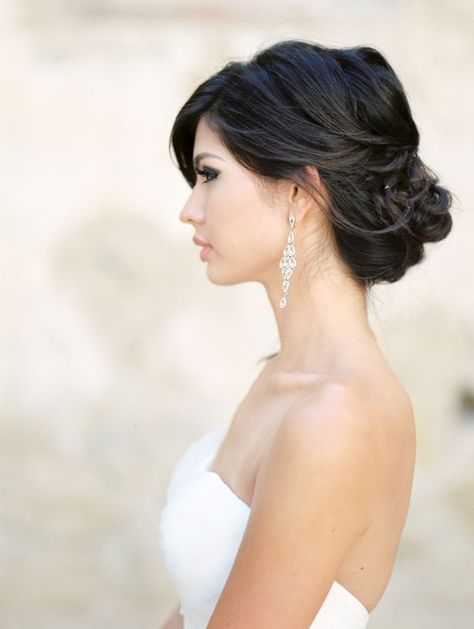 Looking for the perfect 'do for your Big Day? Check out these 18 elegant examples of super relaxed and oh-so-romantic summer wedding hairstyles! Engagement Hair, Hairstyle 2024, Gardens Photography, Wedding Haircut, Franciscan Gardens, Summer Wedding Hairstyles, Retro Wedding Hair, Romantic Updo, Elegant Wedding Hair