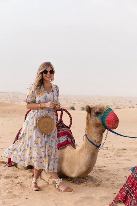 Travel Guide: Dubai Dubai Desert Safari Outfit, Dubai Vacation Outfits, Dubai Travel Outfit, Desert Outfit Ideas Dubai, Dubai Desert Outfit, Desert Safari Outfit, Desert Outfit Ideas, Dubai Fashion Women, Safari Outfit Women