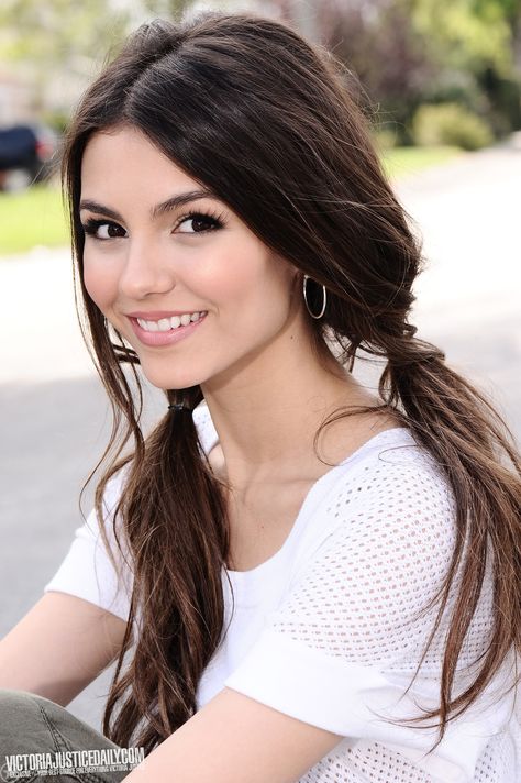 Victoria Justice Pigtail Braids, Pigtail Hairstyles, Top Hairstyles, Victoria Justice, Bad Hair Day, Fesyen Wanita, Hair Day, Dark Hair, Pretty Face