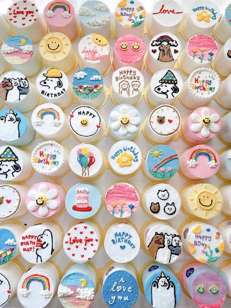 Birthday Cupcakes 30th, Banh Kem Mini, Minicakes Design, Bento Cake Cute, Tiny Cakes Ideas, Mini Bento Cake, Mini Cakes Ideas, Lunch Box Cakes, Lunch Box Cake