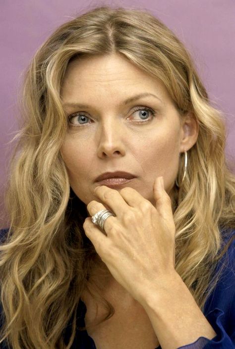 Michelle Pfeiffer Summer Celebrities, Brown Hair Green Eyes, Blonde Actresses, Ash Blonde Hair, Michelle Pfeiffer, Middle Aged Women, Gray Eyes, Light Eyes, Blonde Women