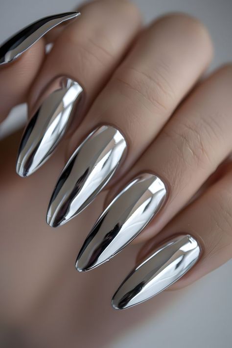 Silver Gray Nails, Minimalist Nails Chrome, Trendy Nails Chrome, Aura Nails Chrome, Natural Chrome Nails, Summer Nails Natural, Gray Aura, Gel Chrome Nails, Silver Acrylic Nails