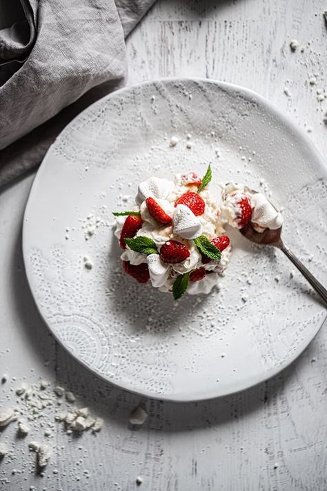 Strawberry Eton Mess | Temptation For Food Mess Food, Parsnip Puree, Roasted Fennel, Beef Fillet, Eton Mess, Roasted Chicken Breast, Potato Puree, Food Content, Chocolate Fruit