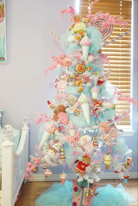 Candy land tree with cotton candy fluff Pastel Candy Christmas Tree, Pink Gingerbread Christmas Tree, Sweets Christmas Tree, Pastel Christmas Tree, Candy Wonderland, Gingerbread Tree, Gingerbread Christmas Tree, Candy Christmas Tree, Candy Tree