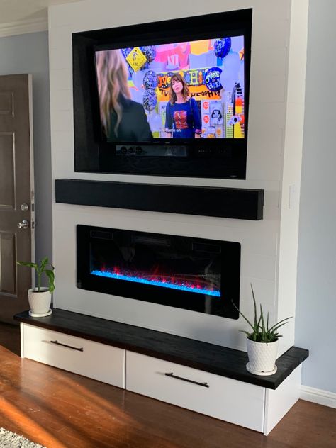 Tv Kastenwanden, Tv Stand White, Electric Fireplace Living Room, Built In Electric Fireplace, Electric Fireplace Wall, Feature Wall Living Room, Go Tv, Build A Fireplace, Fireplace Tv Wall