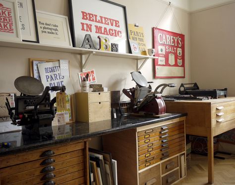 Letterpress Studio, Printmaking Studio, Print Workshop, Letterpress Machine, Studio Setting, Picture Shelf, Art Studio Space, Garage Studio, Linoleum Block Printing