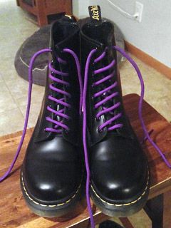 Doc Martens Purple Laces, Lacing Doc Martens, Doc Martens Lace Code, Doc Martens Laces Style, Doc Marten Aesthetic, Martin Boots Outfits, Purple Doc Martens, Doc Martens Aesthetic, Black Doc Martens