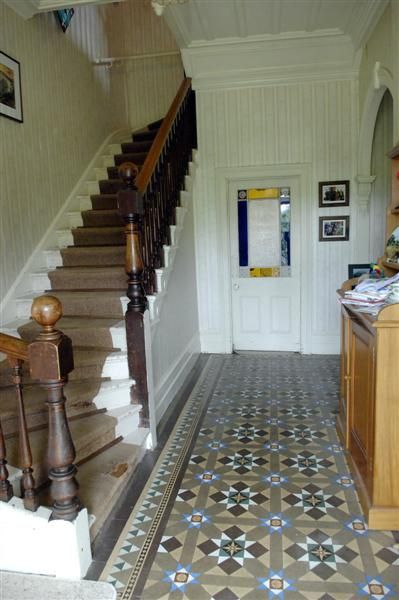 The original Minton-tile floor in the front entrance, with the original staircase. The house has remained relatively unchanged during more than 140 years. 1930 Hallway, Victorian Hallways, Original Staircase, Stairs Foyer, Tiles Hallway, Hallway Tiles, Minton China, Curved Stairs, Minton Tiles