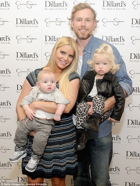 Jessica Simpson & fam Jessica Simpson Kids, Jessica Simpson Collection, Eric Johnson, Ashlee Simpson, Celebrity Families, Famous Couples, Celebrity Kids, Celebrity Moms, Celebrity Babies